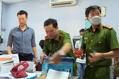 Loi khai chia tien cho can bo Cuc Dang kiem Viet Nam hinh anh