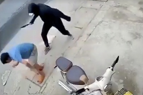 Truy to thanh nien tham gia vu chem lia chan nan nhan o Ha Noi hinh anh