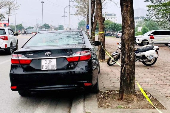 Dieu tra tai xe Camry dung giay phep lai xe mua tren Internet hinh anh