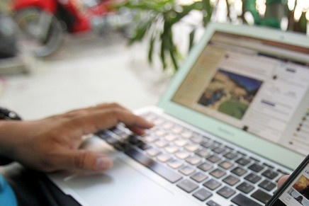 Chieu lua khien chu cua hang sap bay hinh anh