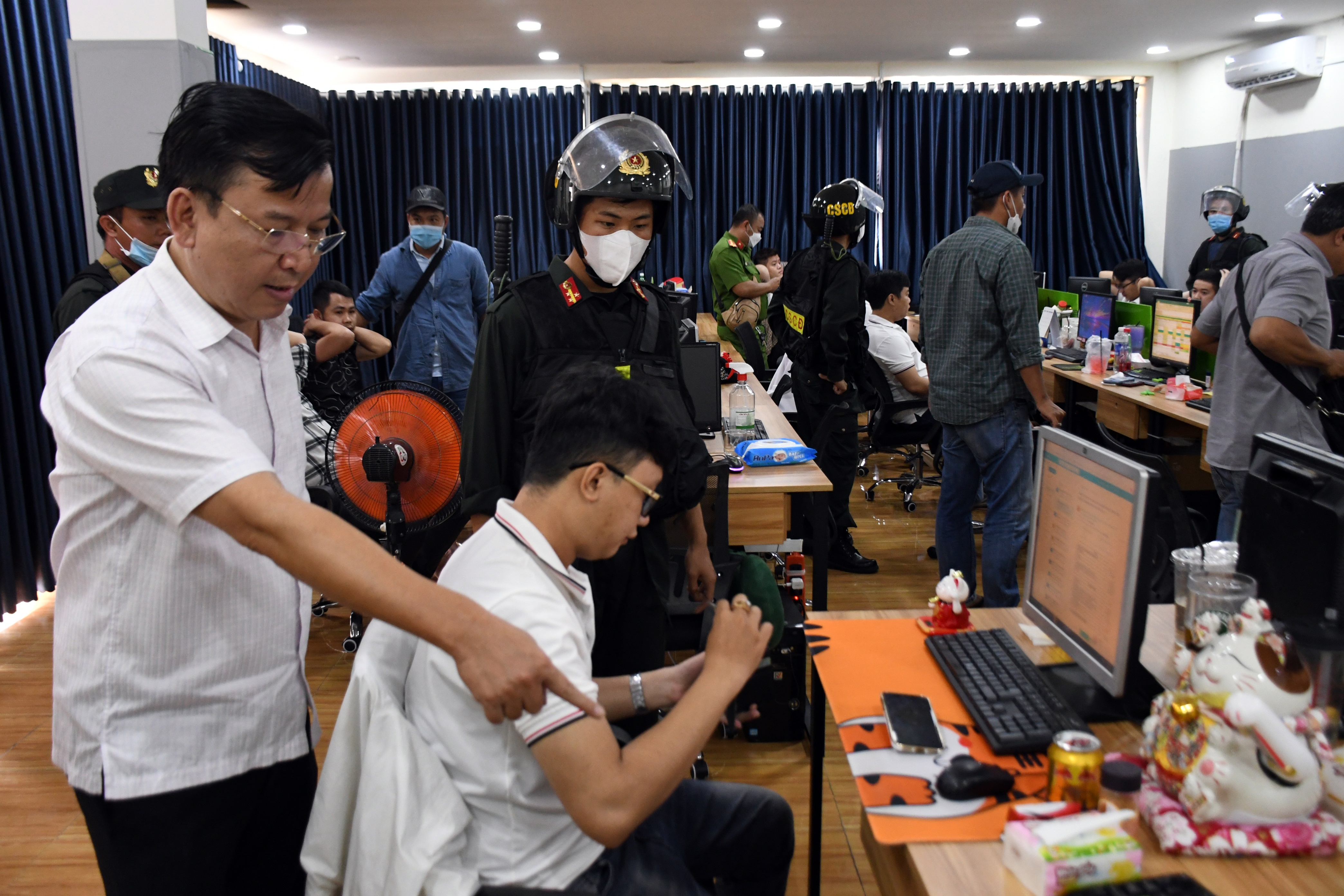 Chan dung ong trum nhom doi no thue cho nhieu ngan hang hinh anh