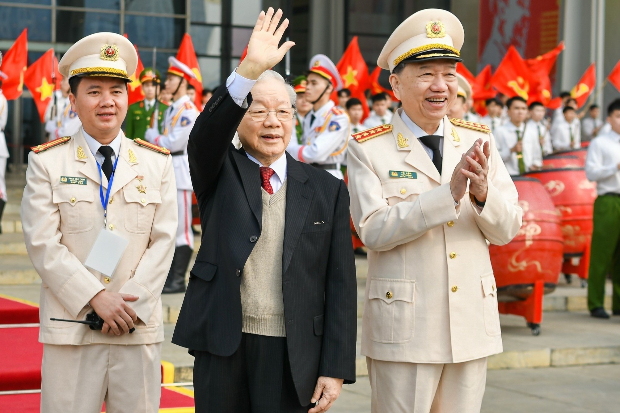 Tong bi thu du le ky niem 75 nam ngay xay dung luc luong CAND hinh anh