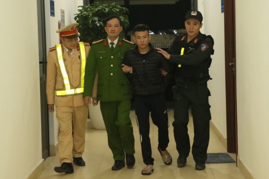 Bat giu nghi pham van chuyen trai phep 1.000 vien ma tuy tong hop hinh anh