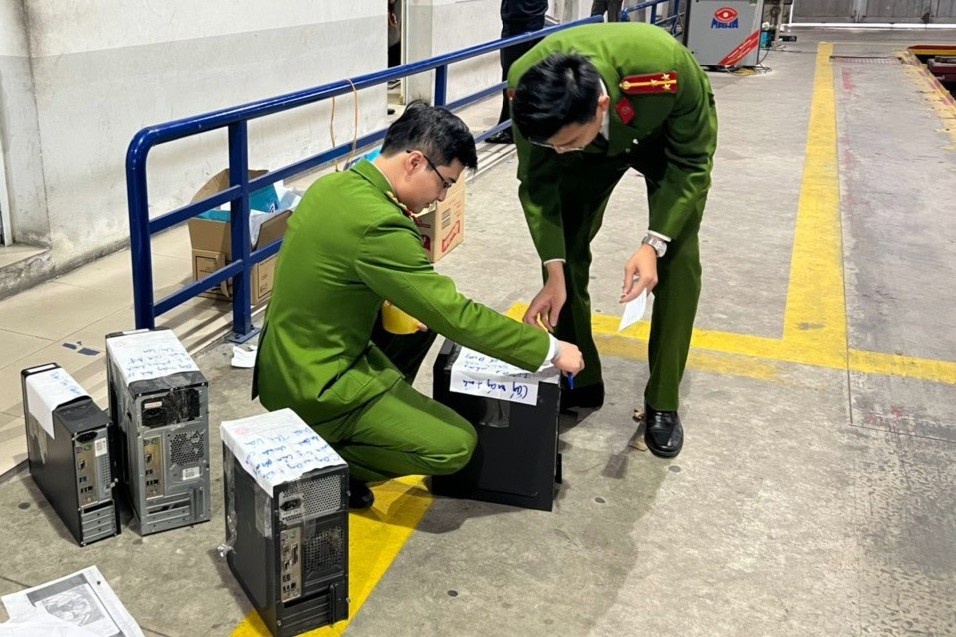 Trung tam dang kiem 29-10D o Ha Noi bi cao buoc nhan hoi lo 5 ty dong hinh anh