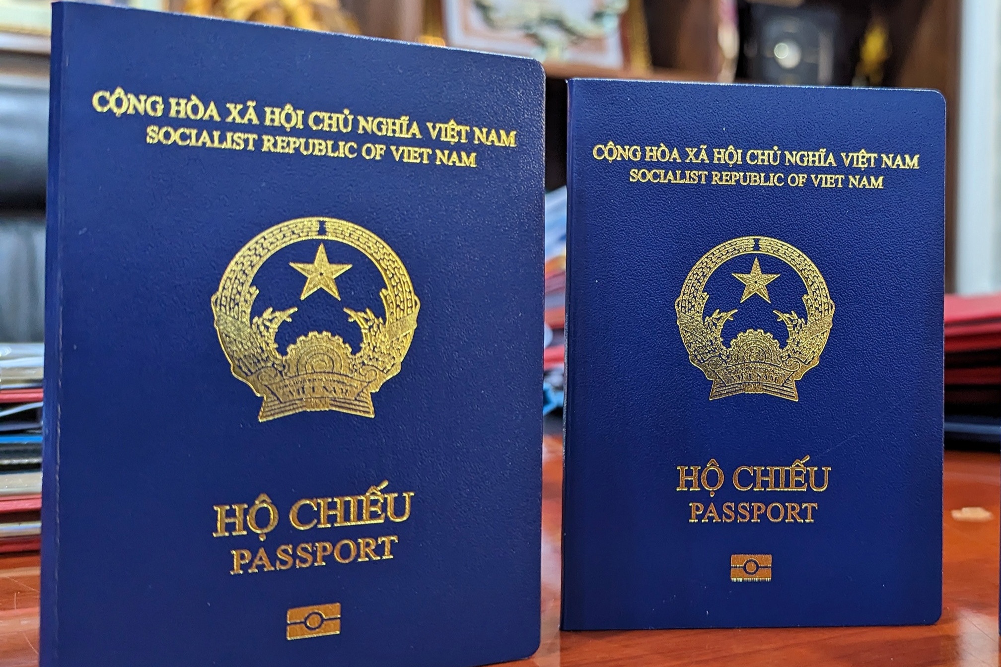 Hinh anh ho chieu gan chip duoc Bo Cong an cap tu ngay 1/3 hinh anh