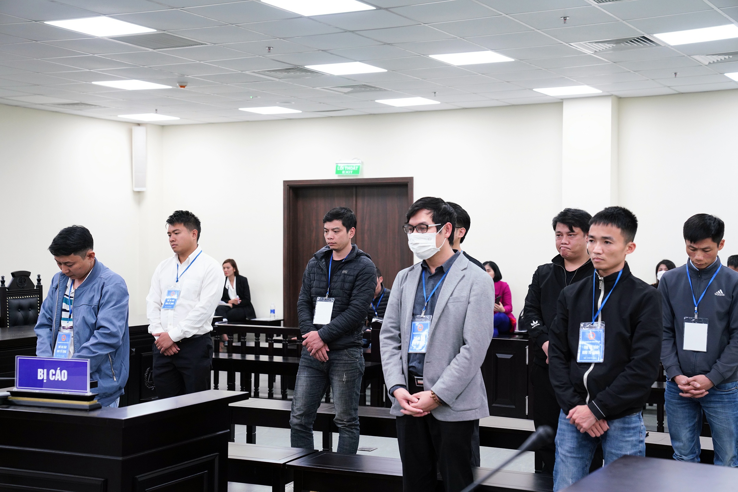 Mua ban thong tin anh 1