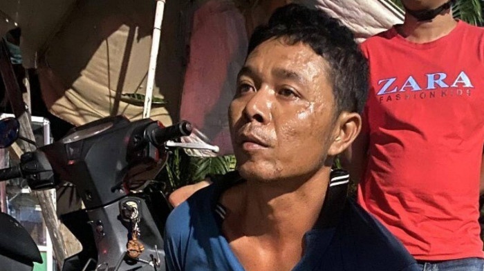 Khoi to nguoi dan ong vi pham nong do con, dung gach nem cong an hinh anh