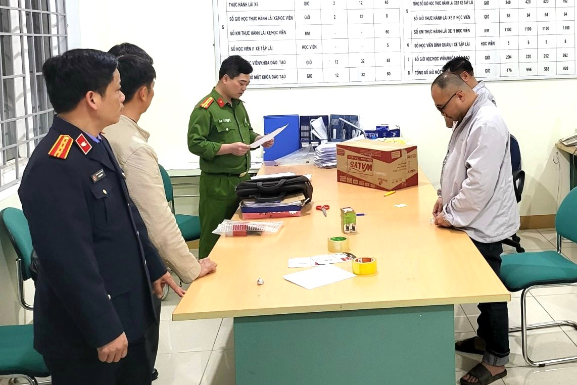 Sát hạch lái xe ảnh 1 Sat hach lai xe anh 1