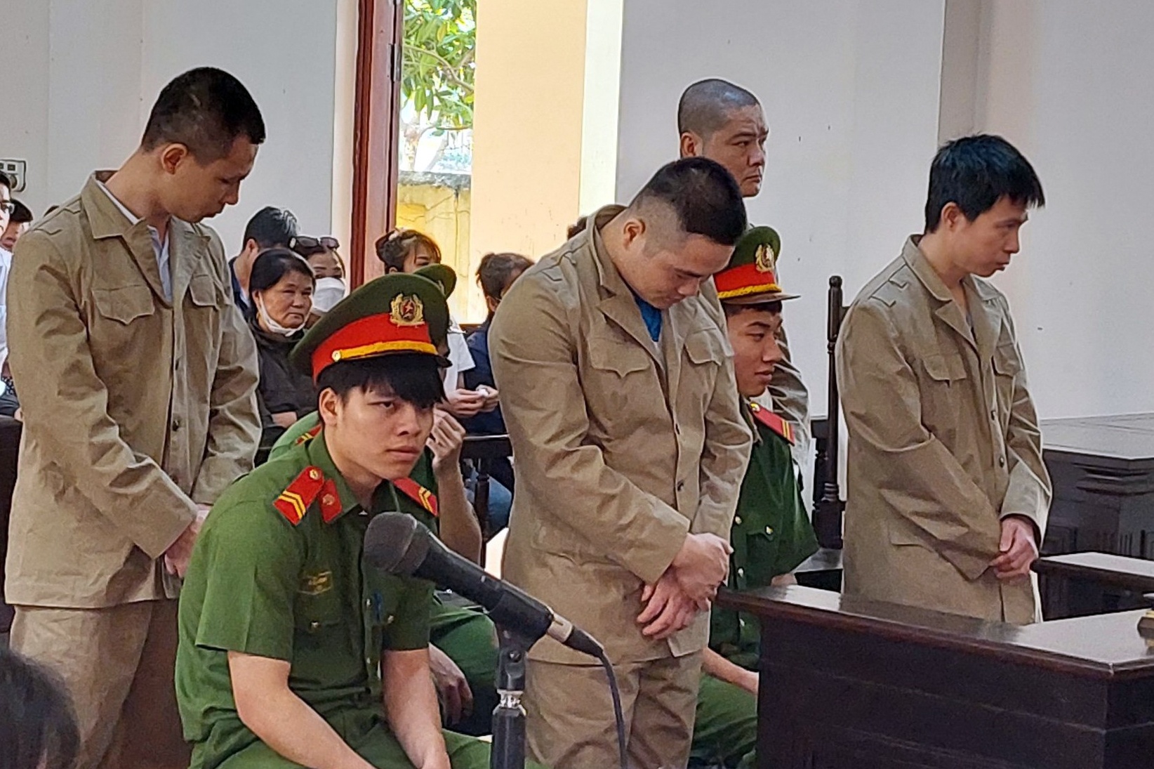 Phat tu nhom cuong doat tien cua CSGT tinh Vinh Phuc hinh anh