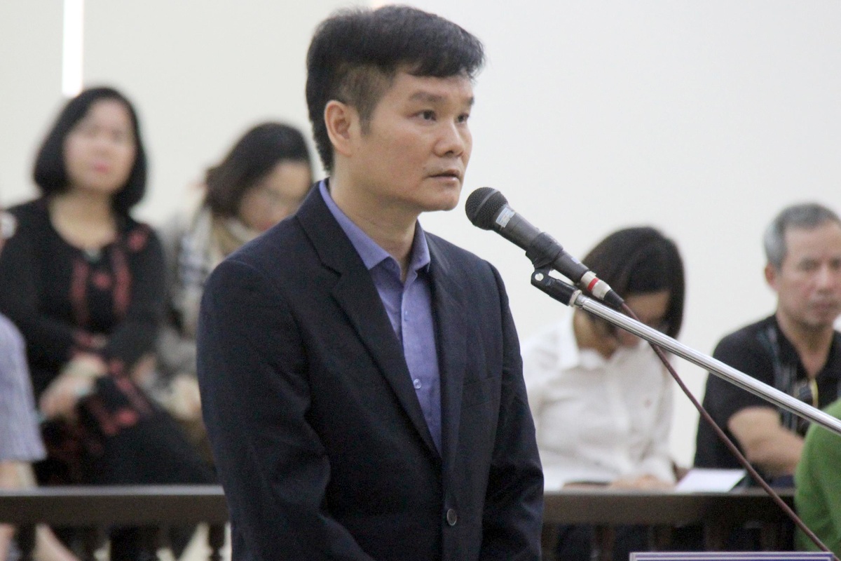 Tien si vat ly bi cao buoc chiem doat hon 576 ty dong hinh anh