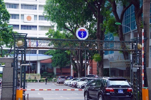 Cuu can bo Bo Y te thay doi loi khai trong vu chuyen bay giai cuu hinh anh