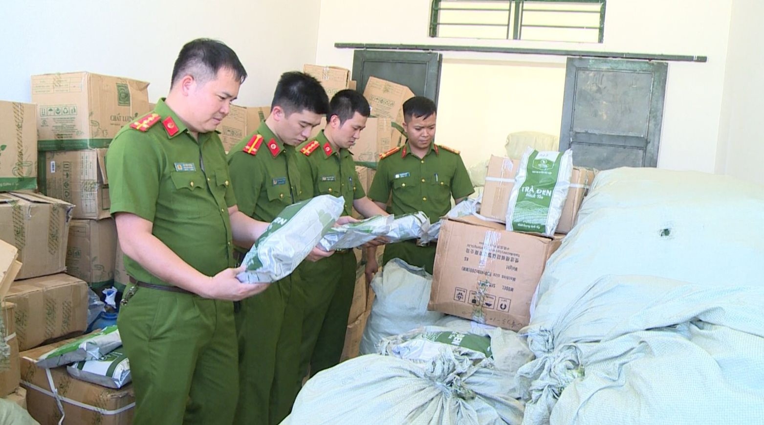 Buôn bán hàng giả ảnh 1 Buon ban hang gia anh 1