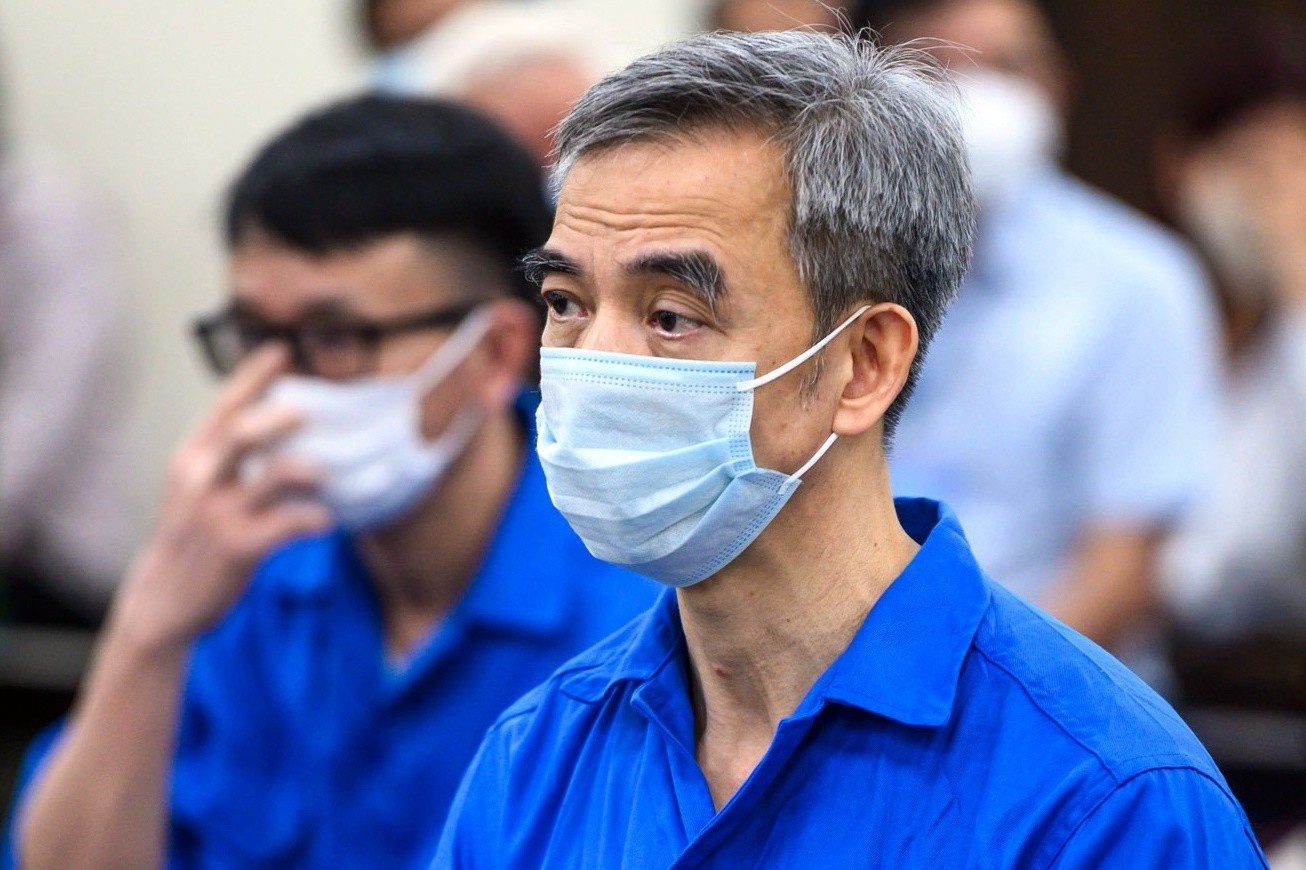 Canh sat dan giai ong Nguyen Quang Tuan den toa hinh anh