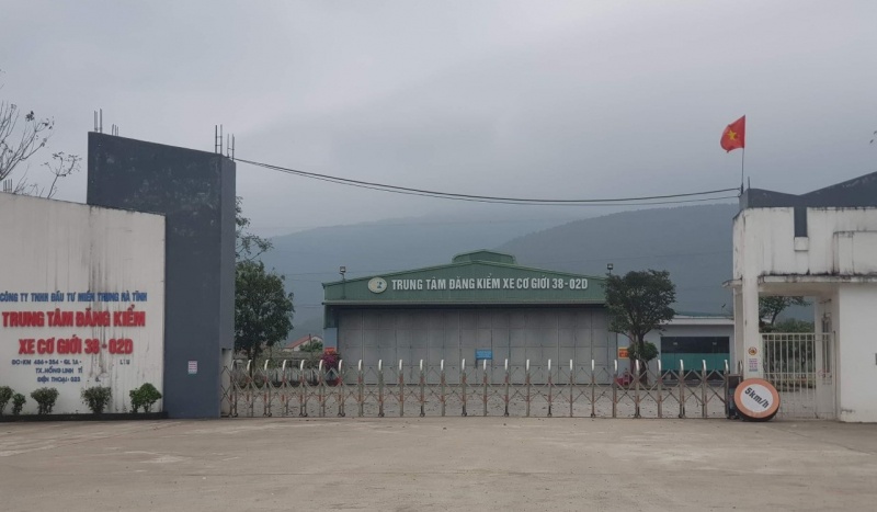 Khoi to pho giam doc trung tam dang kiem tai Ha Tinh hinh anh