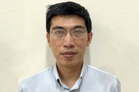 Cuu tro ly Pho thu tuong nhan 4,2 ty de phe duyet 28 chuyen bay giai cuu hinh anh