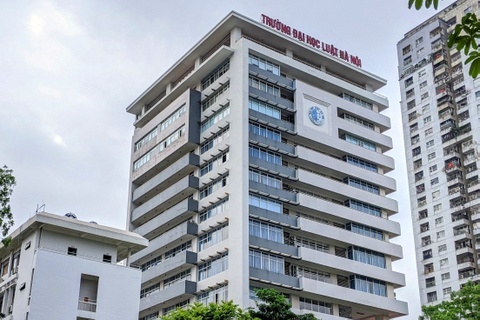 Cuu truong khoa DH Luat Ha Noi bi to cuong buc da nghi viec hinh anh