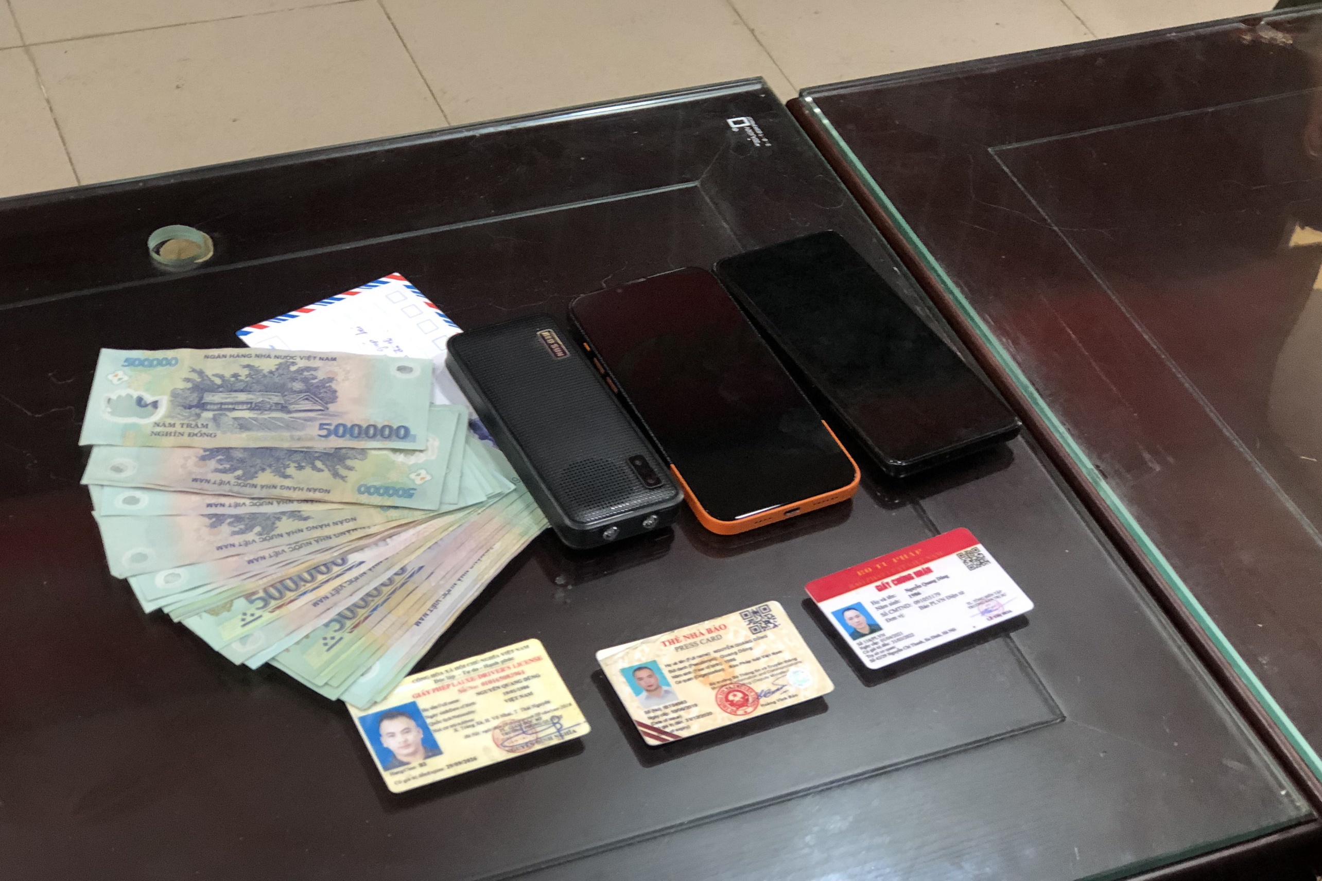 Tống tiền ảnh 2 Tong tien anh 2