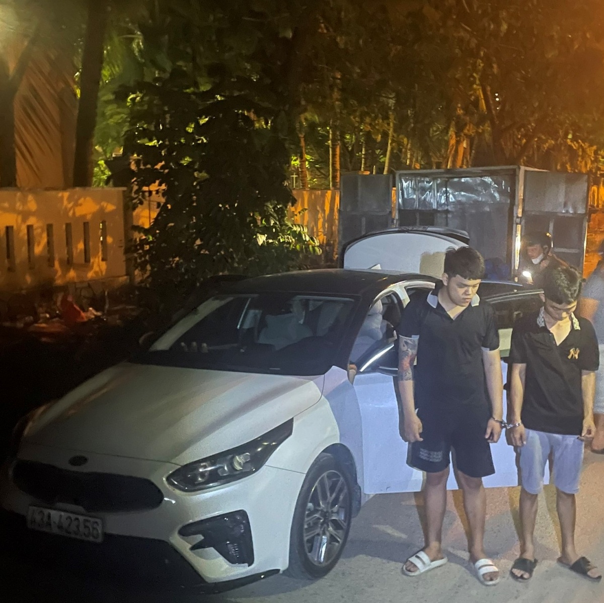 Bình khí cười  ảnh 1 Binh khi cuoi anh 1