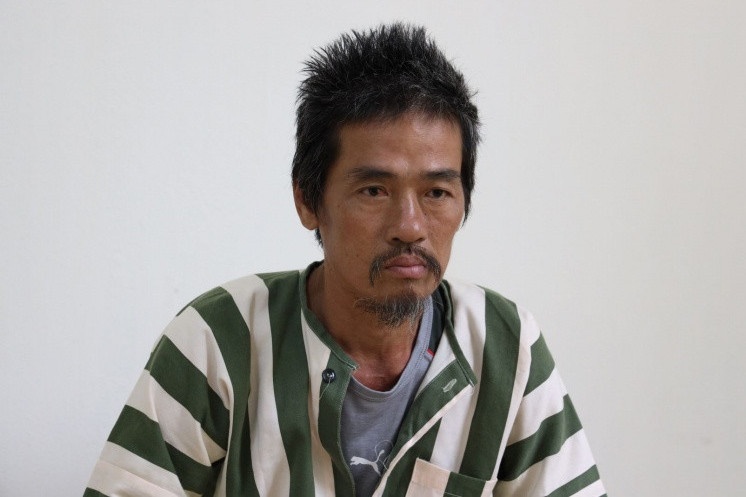 Sat hai ban vi dang nhau doi di ve sinh hinh anh