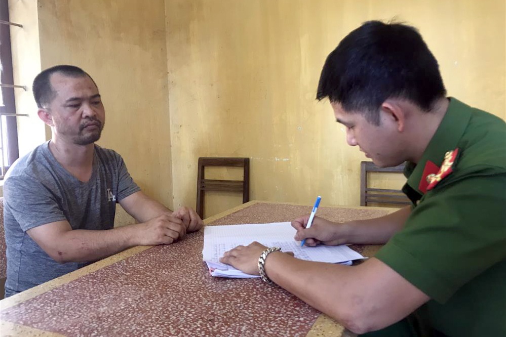 Tai xe xe may vi pham nong do con, tan cong CSGT hinh anh