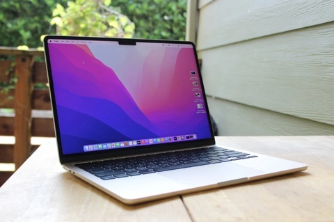 Canh sat lan theo dinh vi, bat giu co gai trom MacBook hinh anh