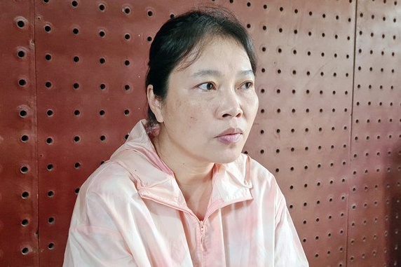 Nu cong an dom lua chiem doat hang tram trieu dong hinh anh