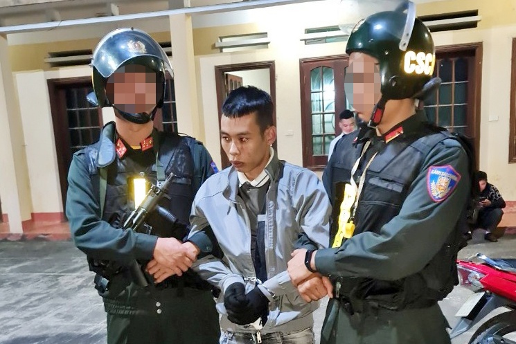 Vo boc cua nguoi dan ong cam dau duong day mua ban 6 banh heroin hinh anh