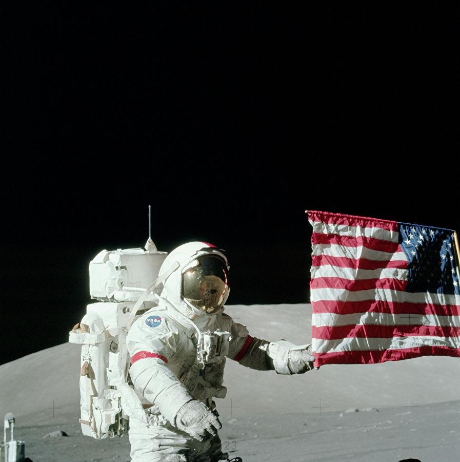 Nguoi My se tro lai Mat Trang trong 5 nam toi hinh anh