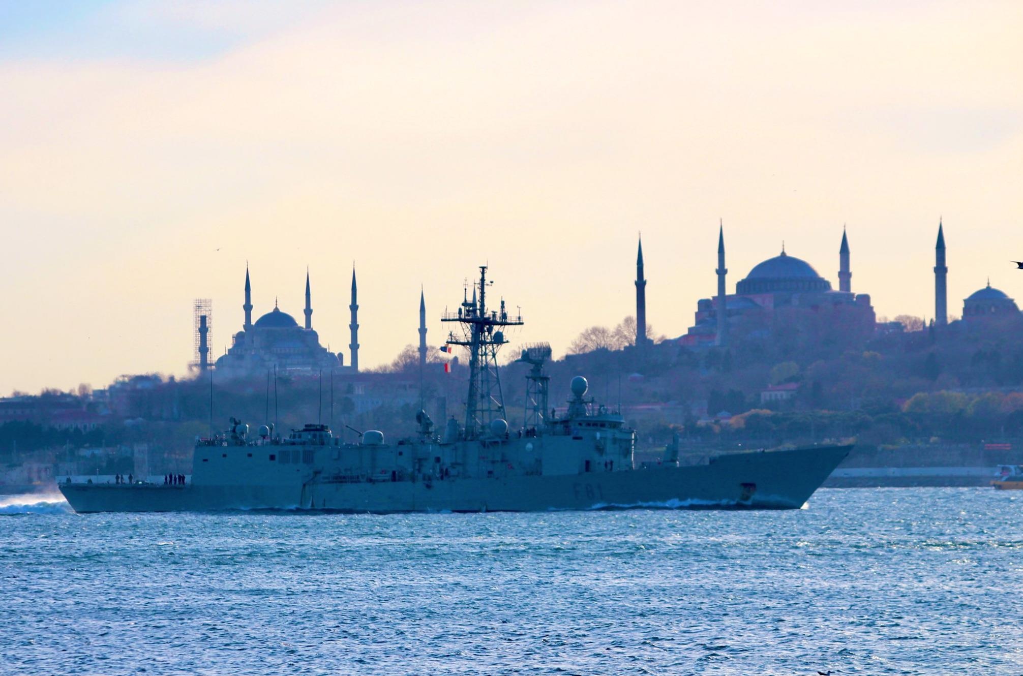 Tau Hai quan Nga ho tong mot loat tau chien NATO tren Bien Den hinh anh