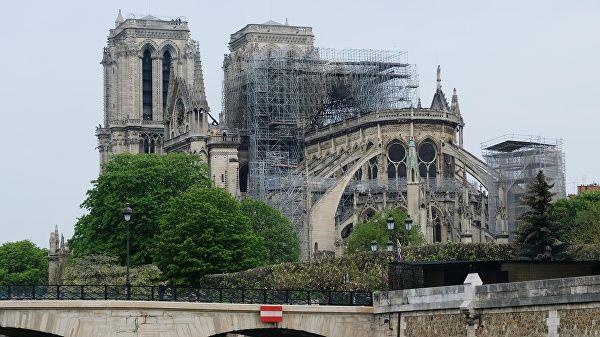 TT Putin chia buon voi nguoi Phap anh 1