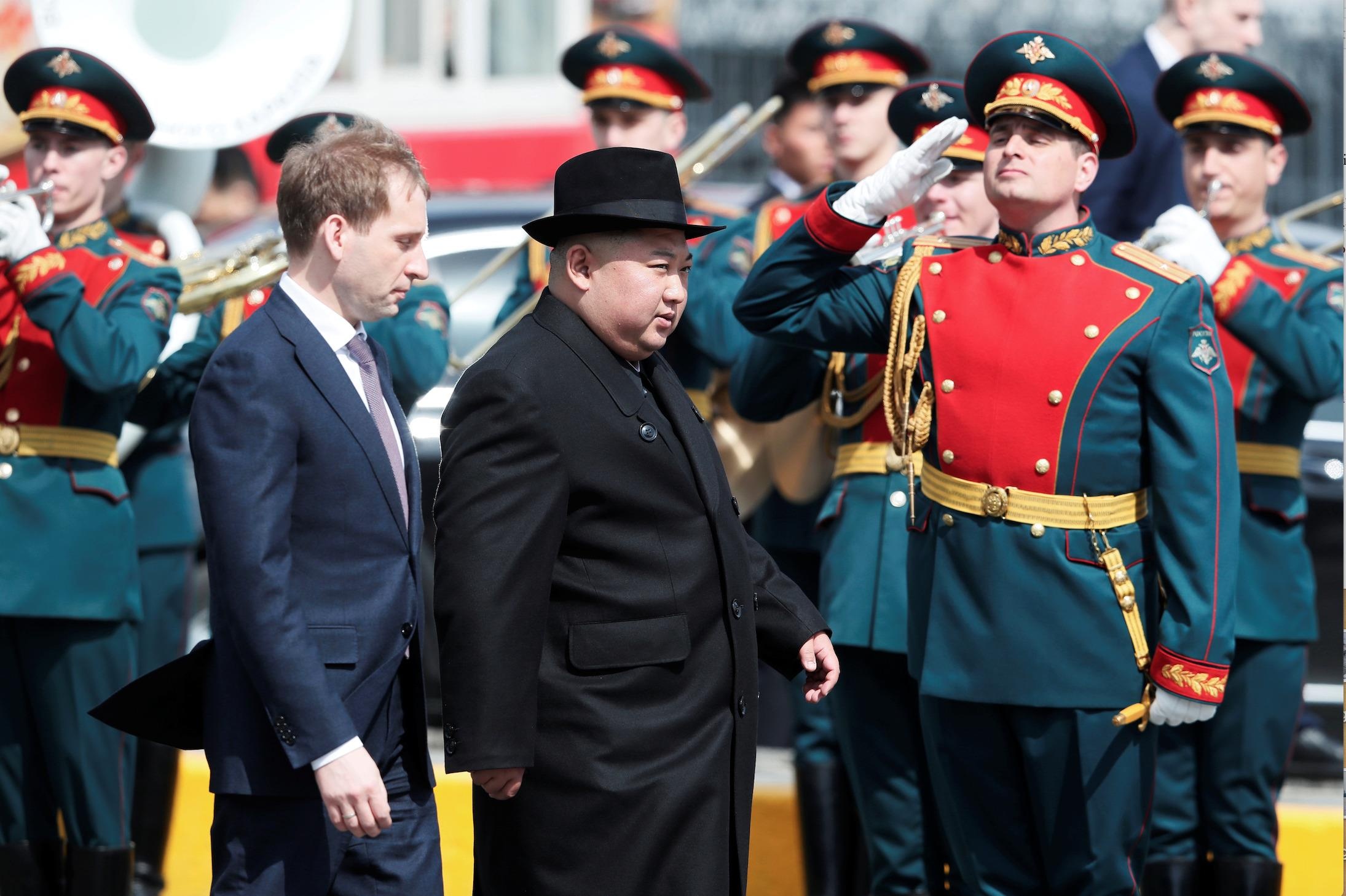 Ong Kim Jong Un ghe nha hang dac biet o Nga truoc khi len tau ve nuoc hinh anh