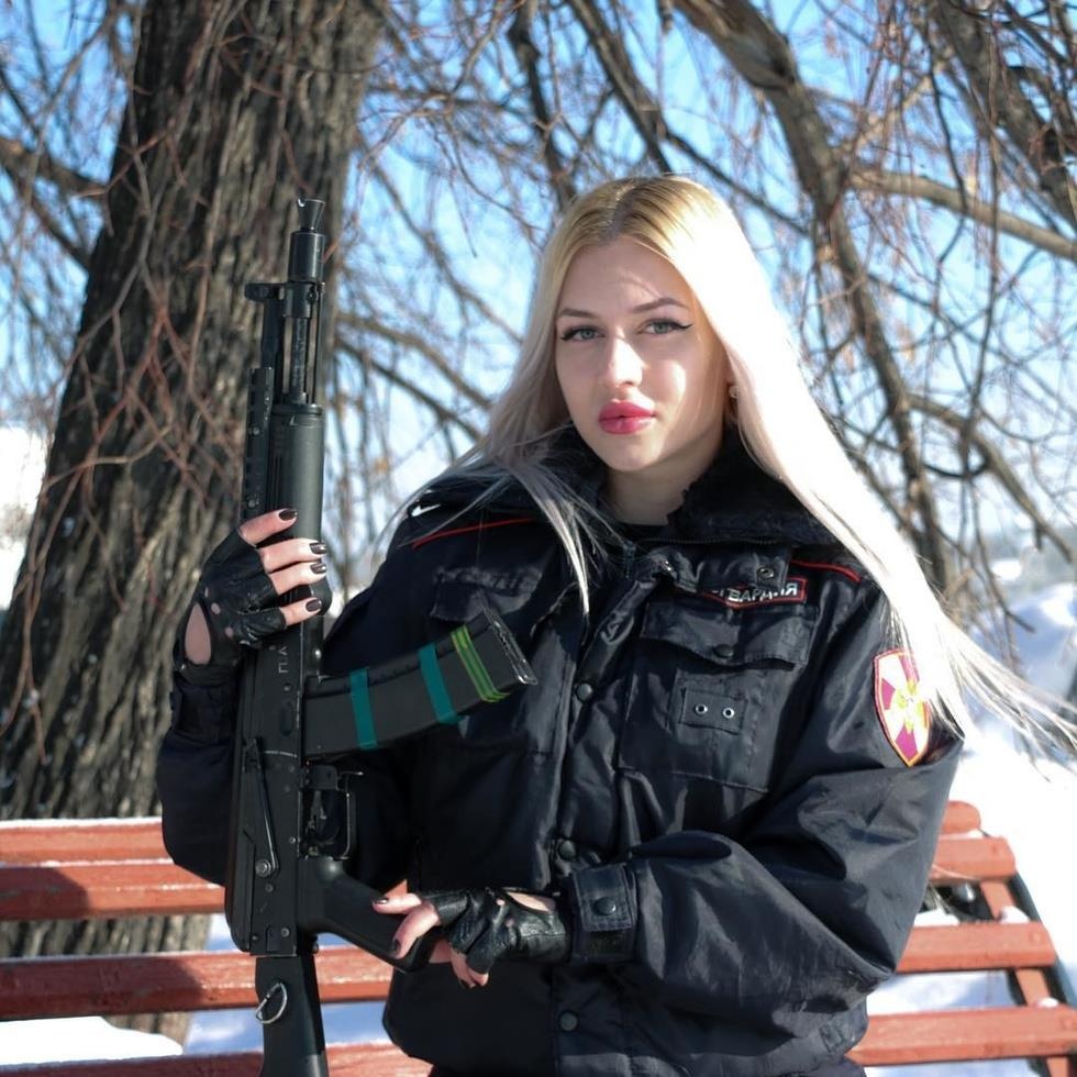 nu canh sat chien thang cuoc thi Ve dep Ve binh Quoc gia Nga anh 1