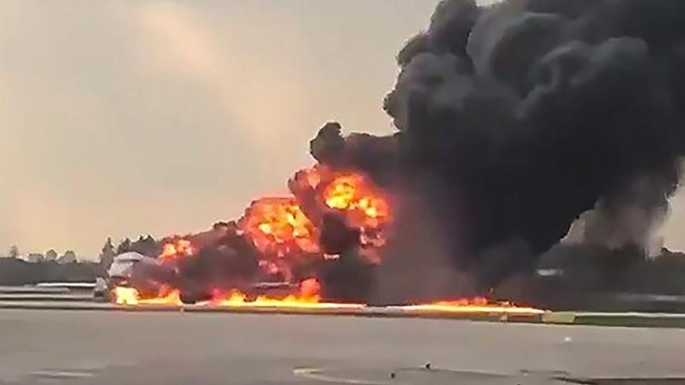 Nhan chung Nga: May bay nay nhu chau chau, hanh khach hoang so hinh anh