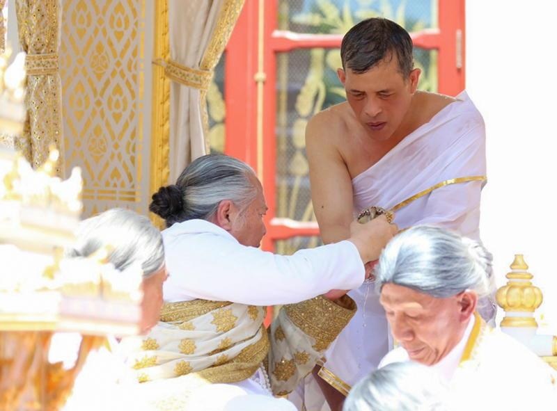 Le dang co he lo moi quan he trong hoang toc Thai Lan hinh anh