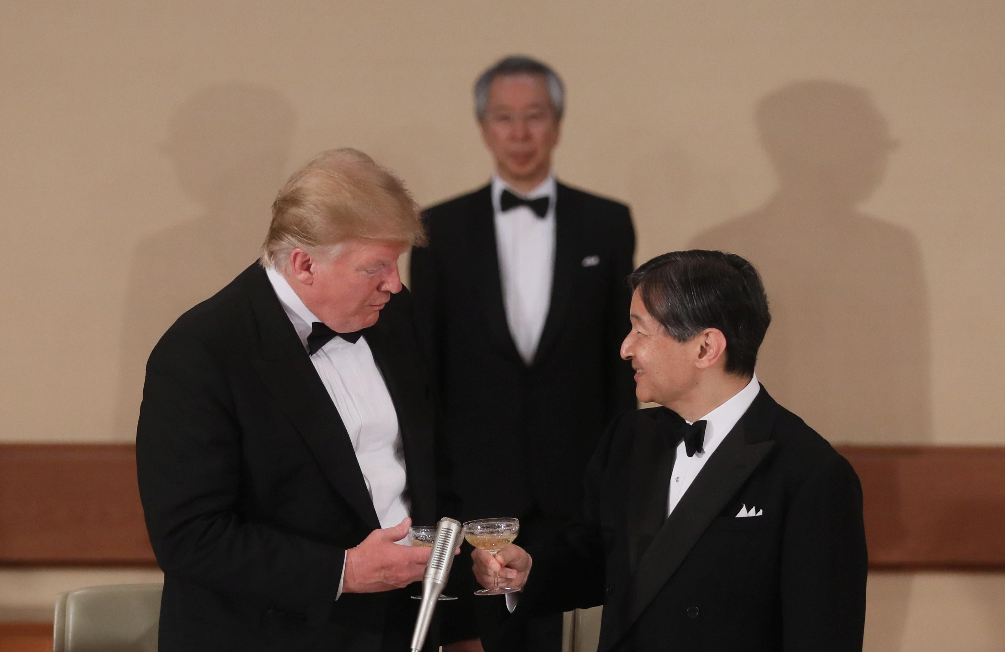 Nhat hoang Naruhito mo tiec chieu dai TT Trump anh 4