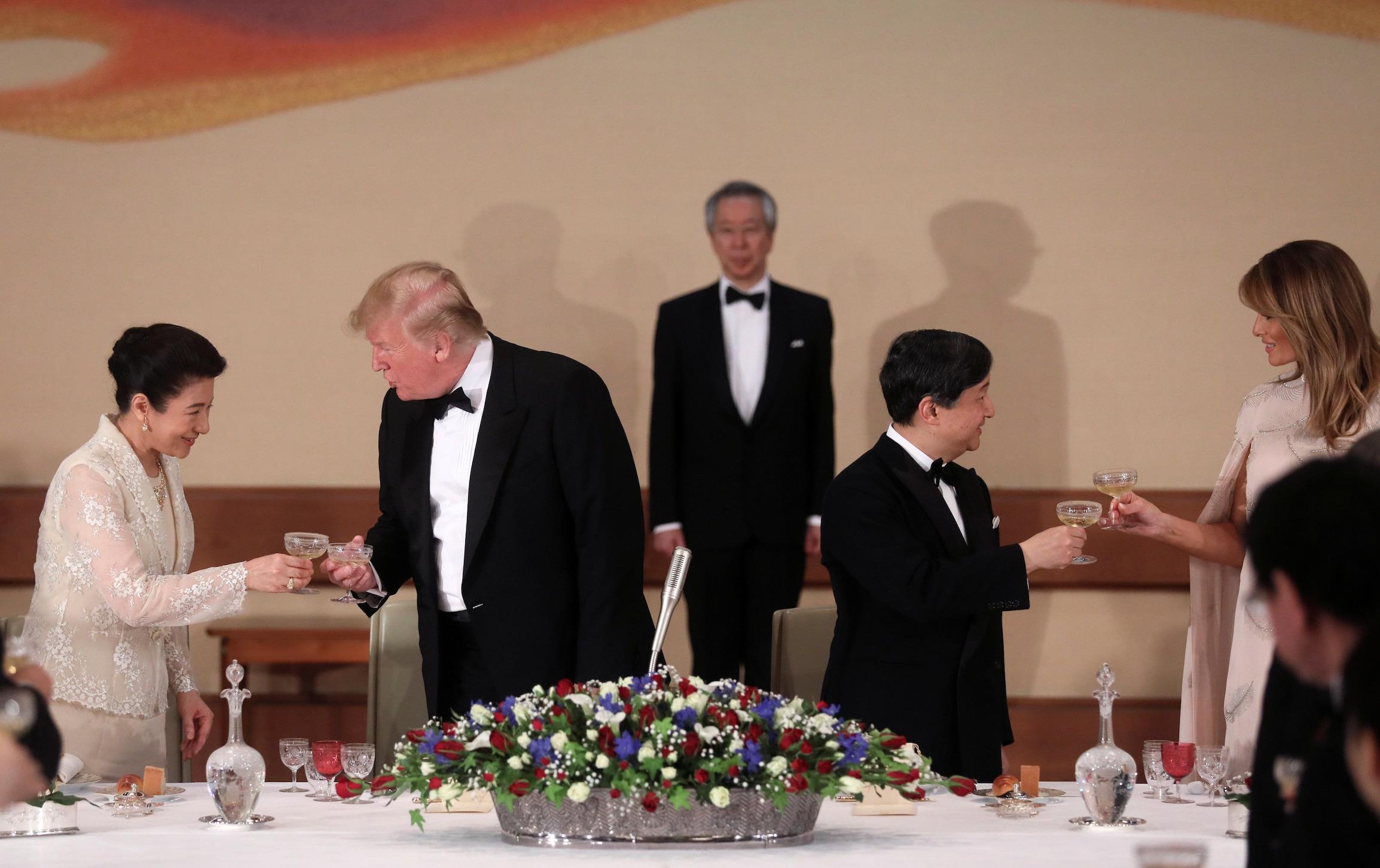 Nhat hoang Naruhito mo quoc yen chieu dai TT Trump tai Hoang cung hinh anh