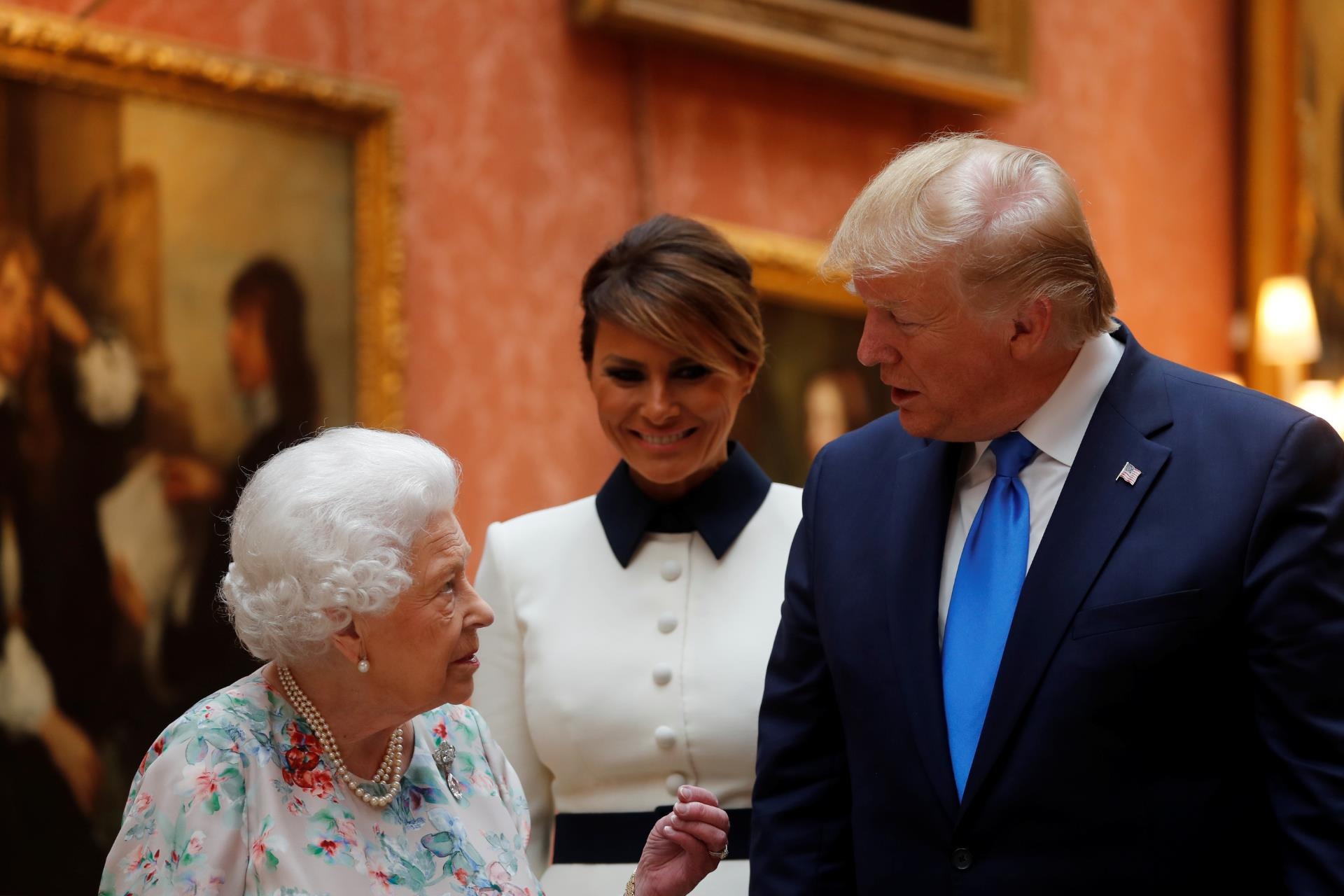 De nhat phu nhan Melania 'chua chay' cho TT Trump truoc Nu hoang Anh hinh anh