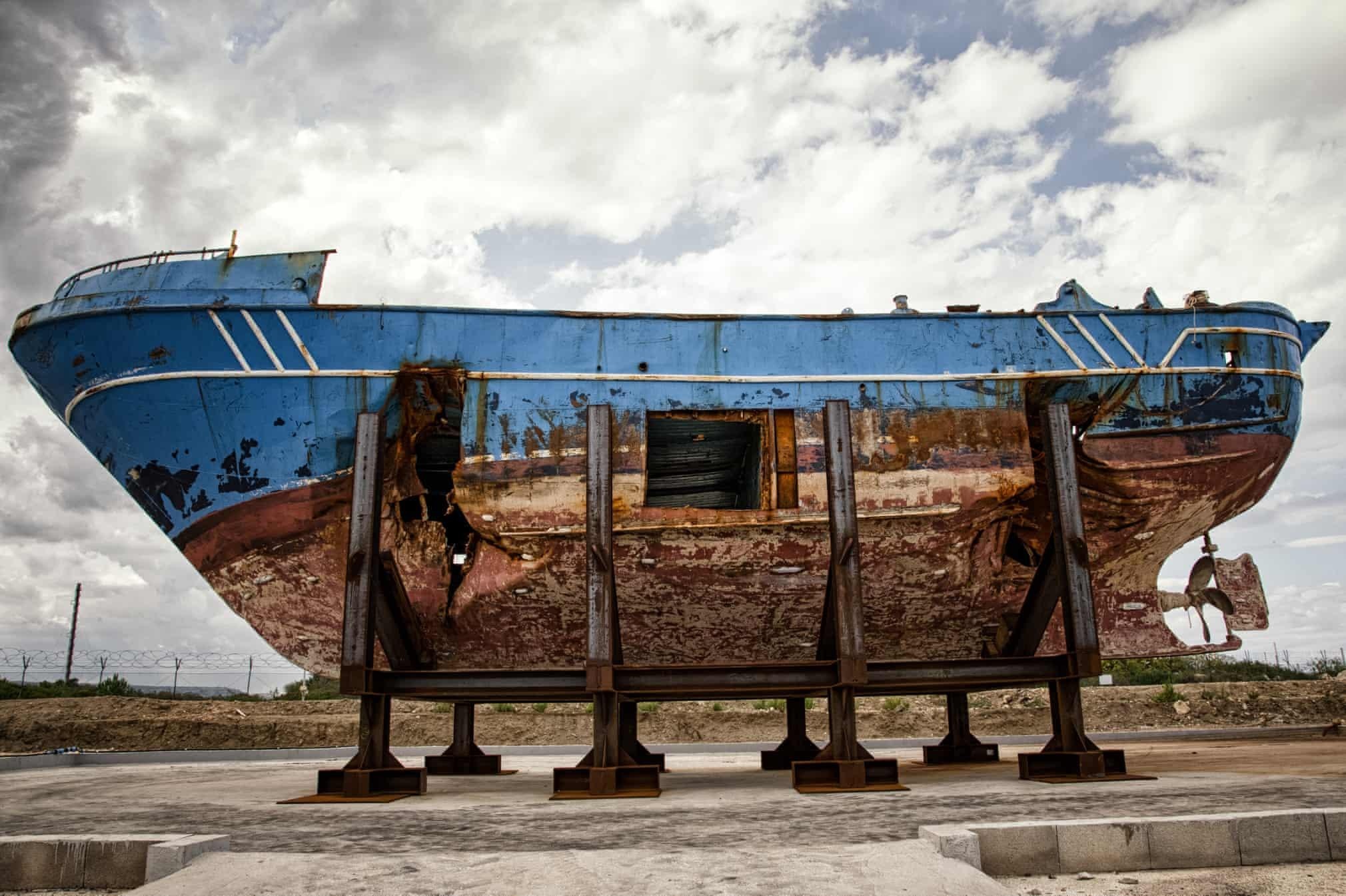 Nhung buc anh 'tai hien' cai chet cua di dan o Dia Trung Hai hinh anh