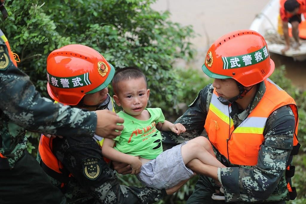Mua lon keo dai nhan chim nhieu khu vuc o Trung Quoc hinh anh