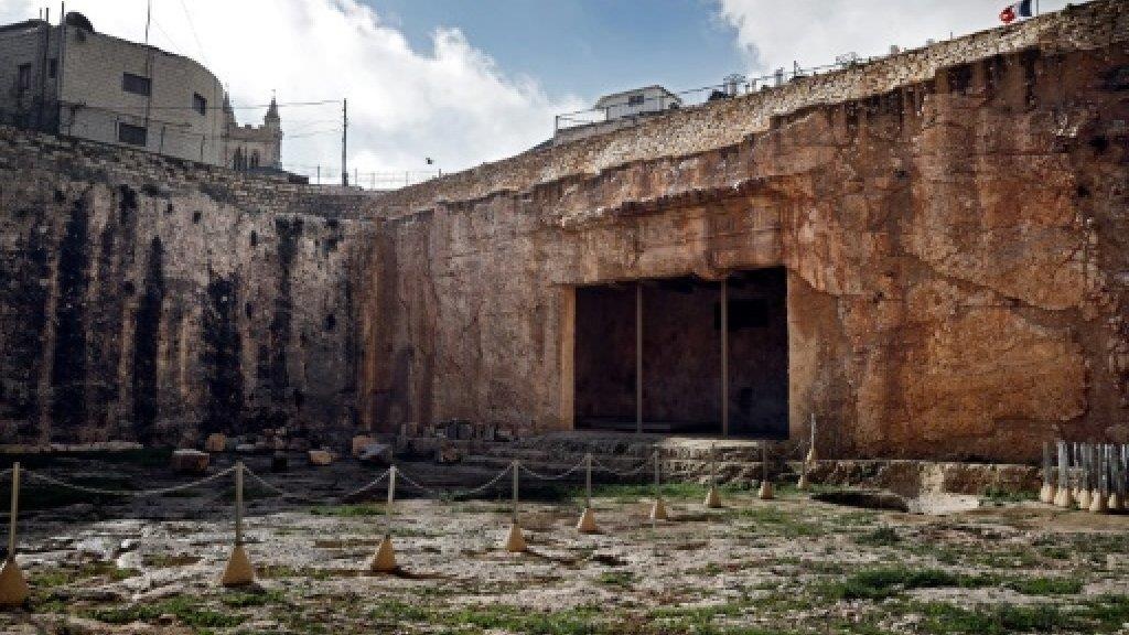 Lang mo cac vi vua o Jerusalem duoc mo cua tro lai hinh anh