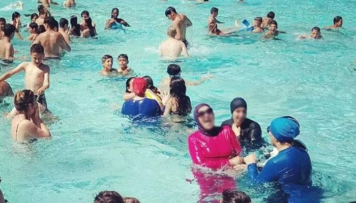 Pháp đóng cửa bể bơi vì phụ nữ mặc áo choàng bơi ảnh 1 Phap dong cua be boi vi phu nu mac ao choang boi anh 1