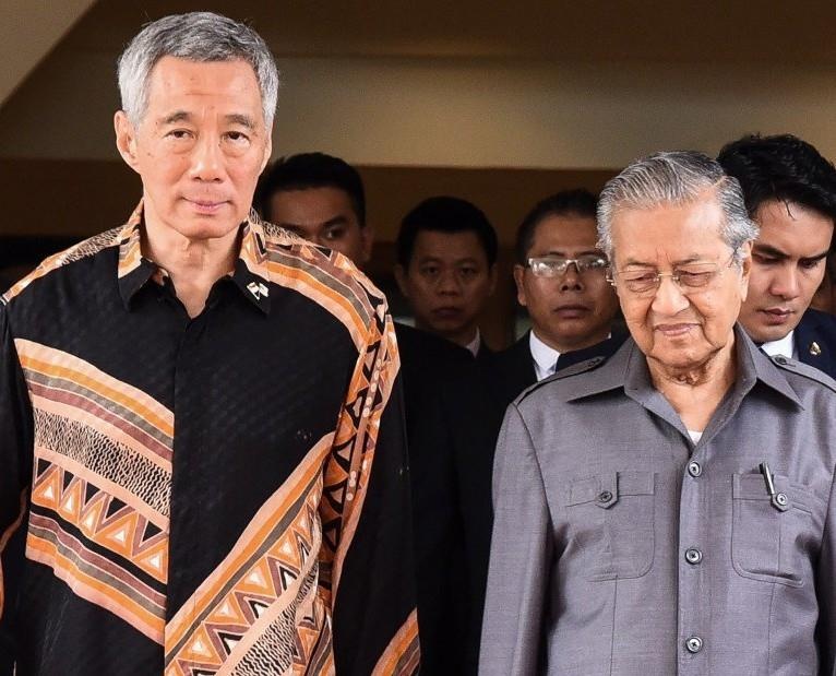 Gap kho khan, Thu tuong Ly Hien Long sap keu goi bau cu som? hinh anh