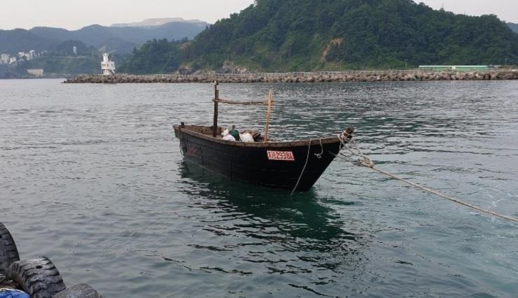 Linh HQ nhay song Han tu tu sau khi don vi de lot thuyen Trieu Tien hinh anh