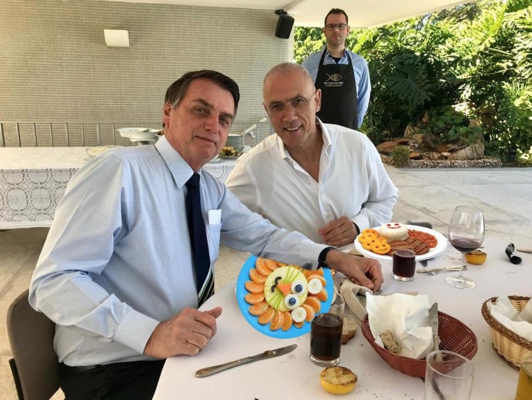 món ăn bị bôi đen của đại sứ Israel, Đại sứ Israel, Yossi Shelley, Tổng thống Brazil, Jair Bolsonaro, kosher, tôm hùm, cá hồi, người Do Thái ảnh 7 mon an bi boi den cua dai su Israel, Dai su Israel, Yossi Shelley, Tong thong Brazil, Jair Bolsonaro, kosher, tom hum, ca hoi, nguoi Do Thai anh 7