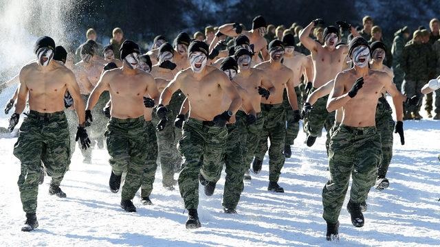 binh si dong tinh bi lam dung tinh duc anh 2