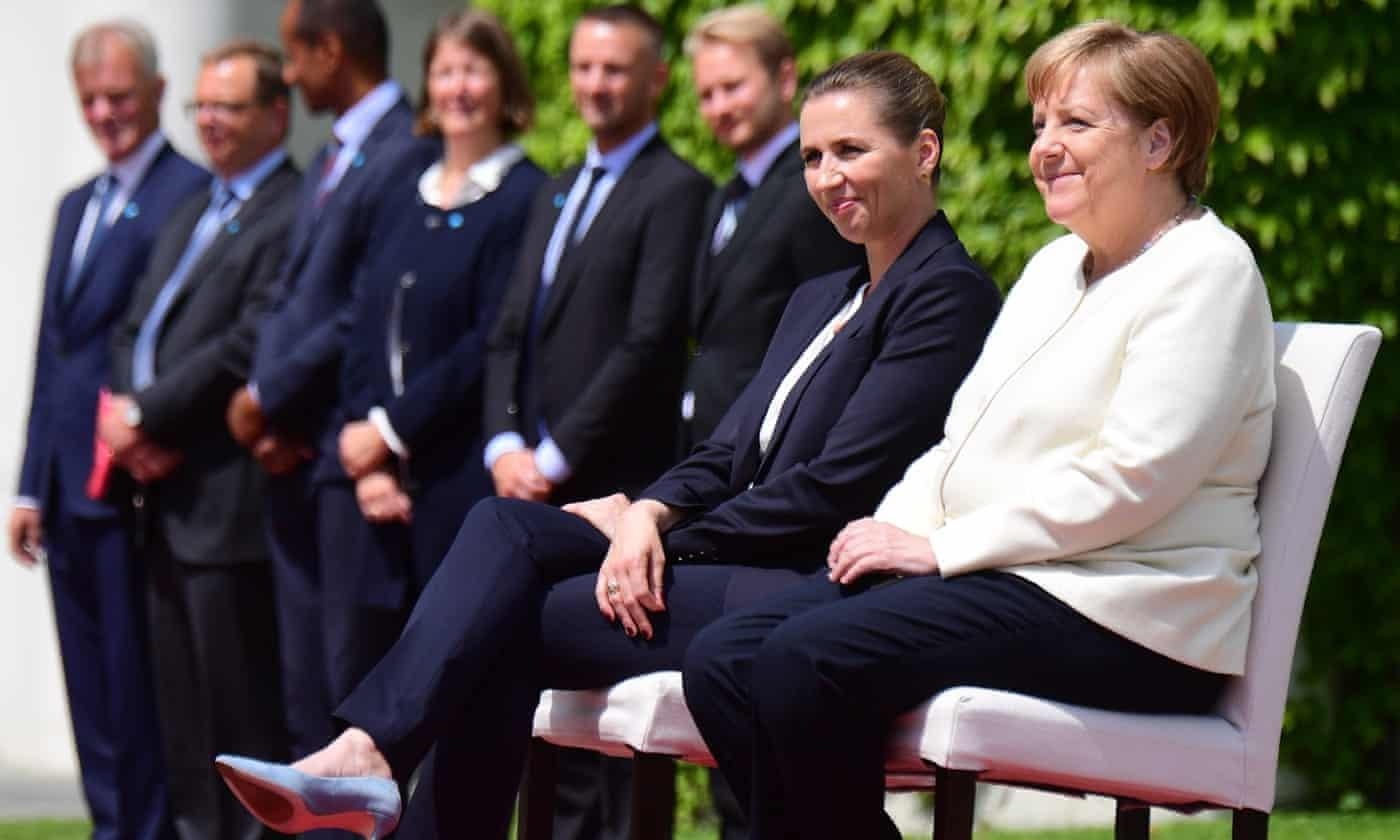 Ba Merkel doi nghi thuc tu dung sang ngoi anh 1