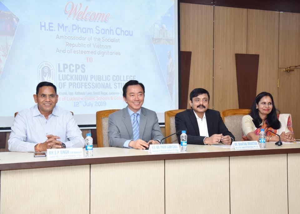 dai su quan Viet Nam tai An Do tang hoc bong anh 1