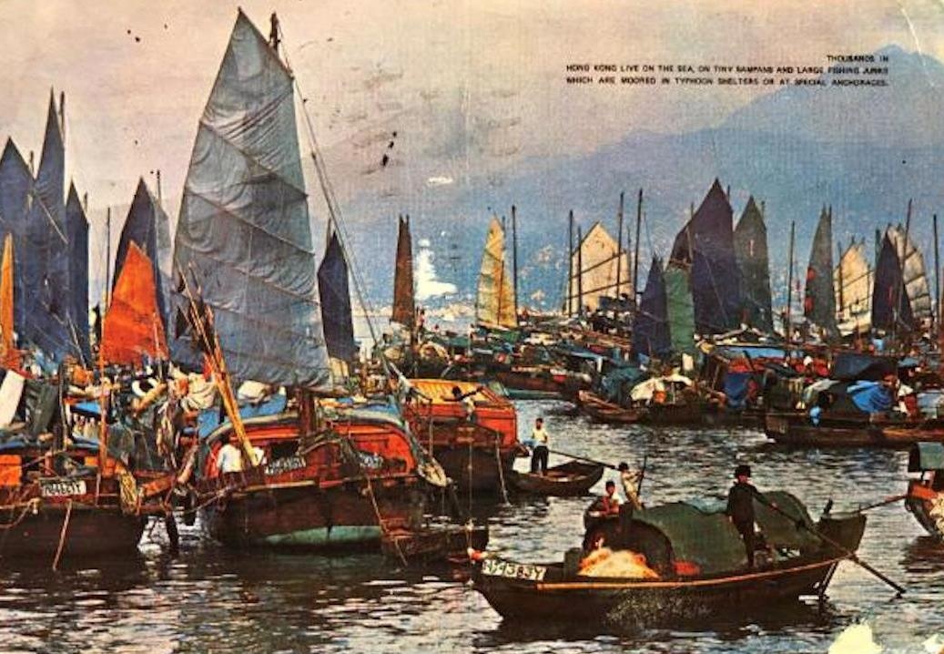 Buu thiep bi an tu Hong Kong nam 1993 dap den nha mot gia dinh My hinh anh