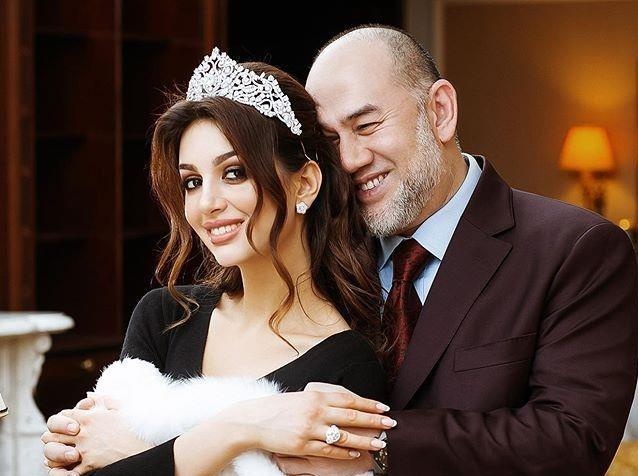 Hoa hau Nga noi bi 'vu khong' sau tin ly hon voi cuu vuong Malaysia hinh anh