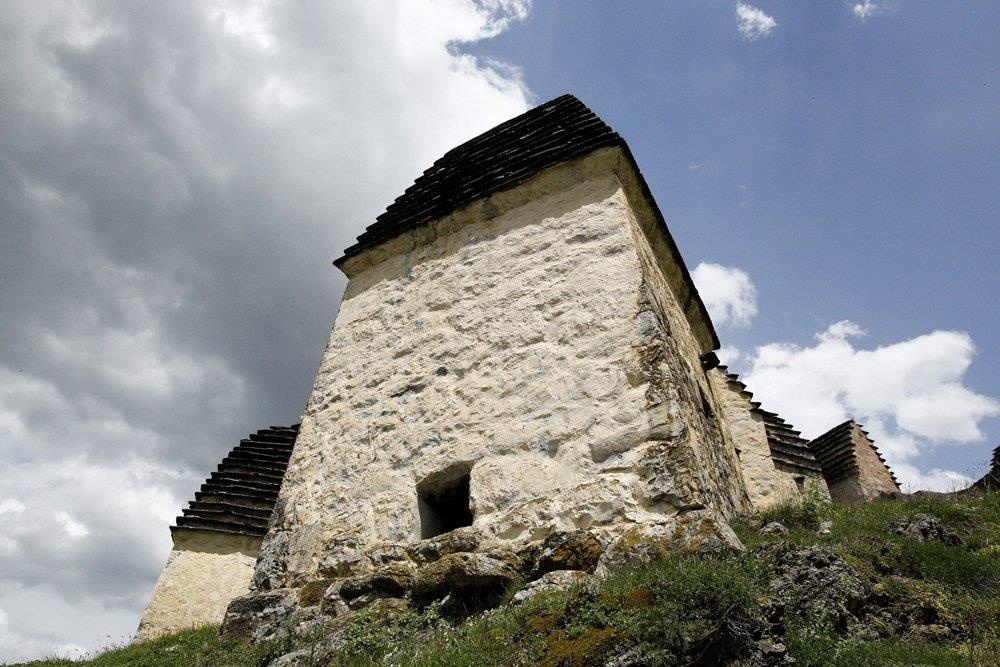 cac lang mo o thanh pho chet Dargavs anh 11